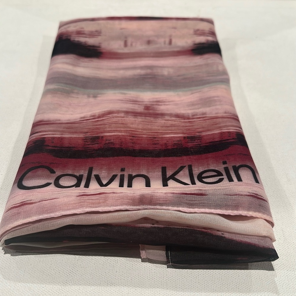 NWT Calvin Klein Long Art Deco Mulberry Scarf.
Size L 72” x W 28”